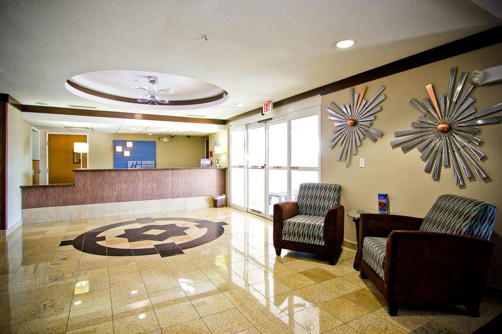 Holiday Inn Express Hotel And Suites Bastrop By Ihg Exterior photo