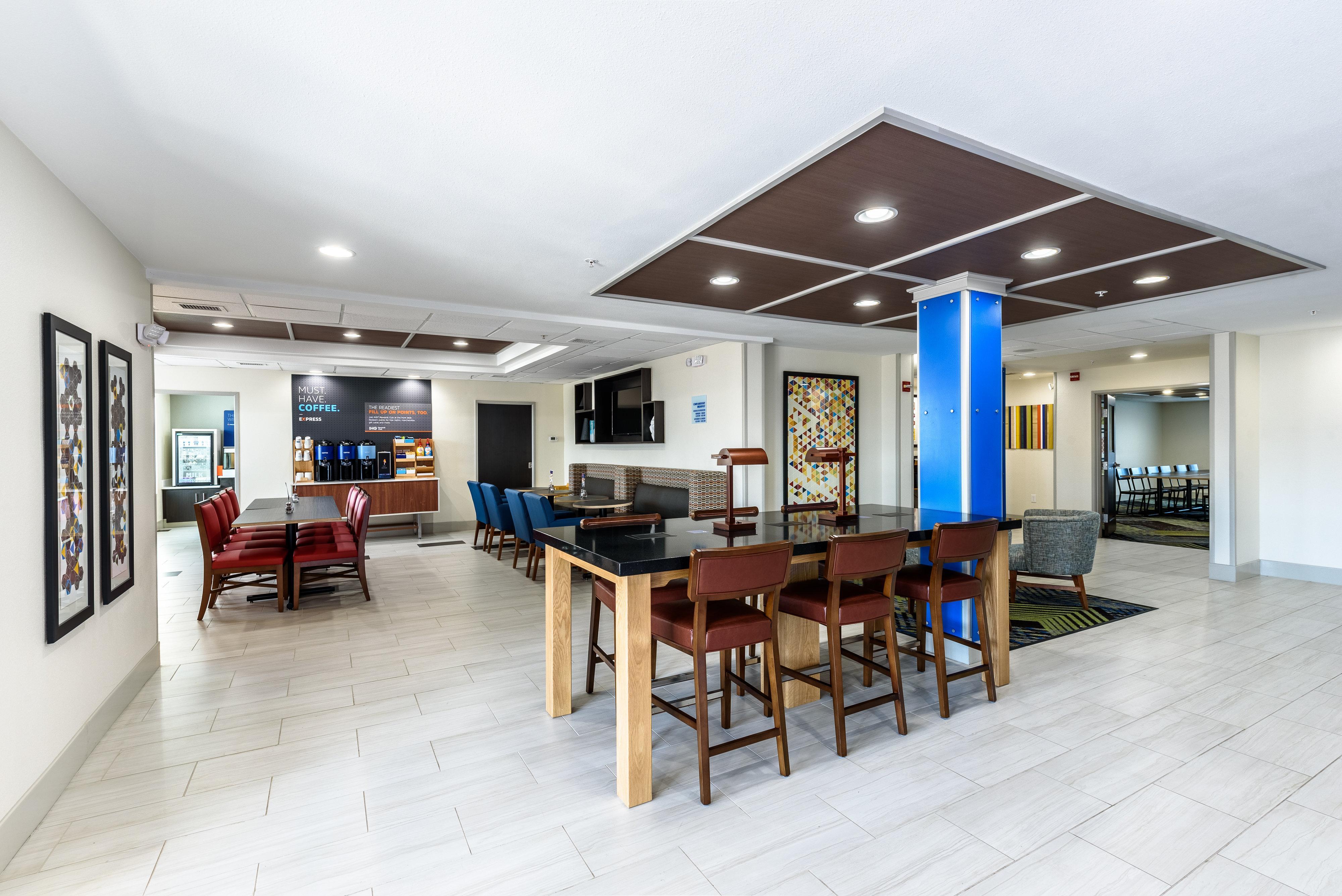 Holiday Inn Express Hotel And Suites Bastrop By Ihg Exterior photo